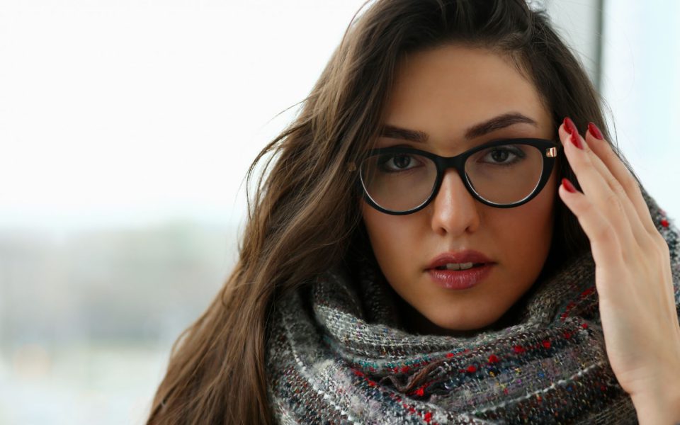 Odkryj świat stylu i wygody: luksusowe okulary korekcyjne od topowych marek