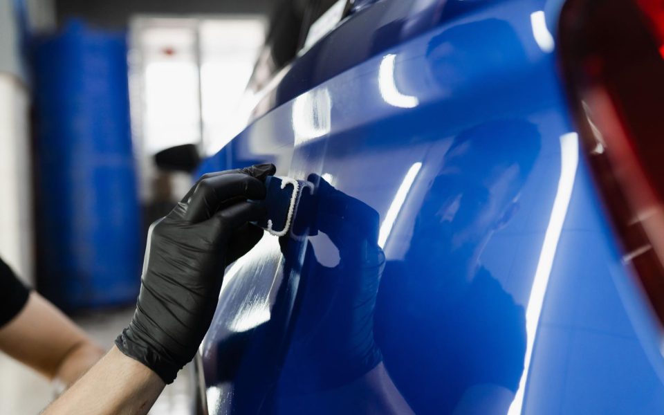 Ceramiczna powłoka ochronna na lakier samochodowy – skuteczne zabezpieczenie dla długotrwałej ochrony pojazdu